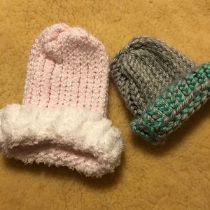🦄 2 KNIT CAPS
